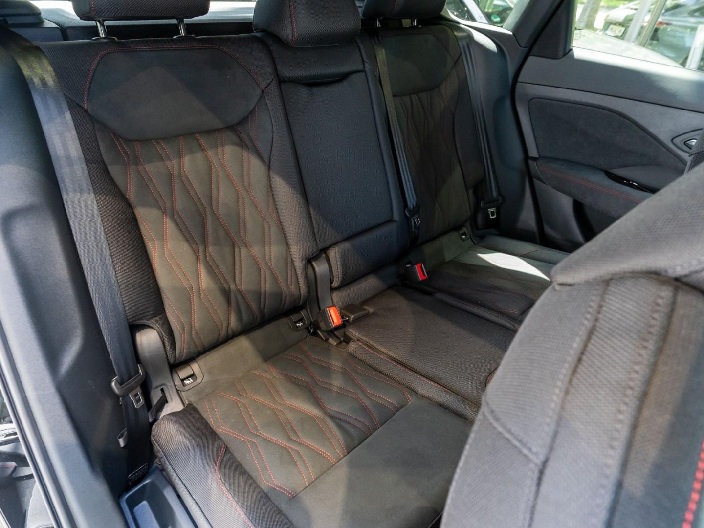 Bild über Audi Q3 SUV TFSI 110 kW S tronic - für weitere Informationen kontaktieren Sie den Audi Partner