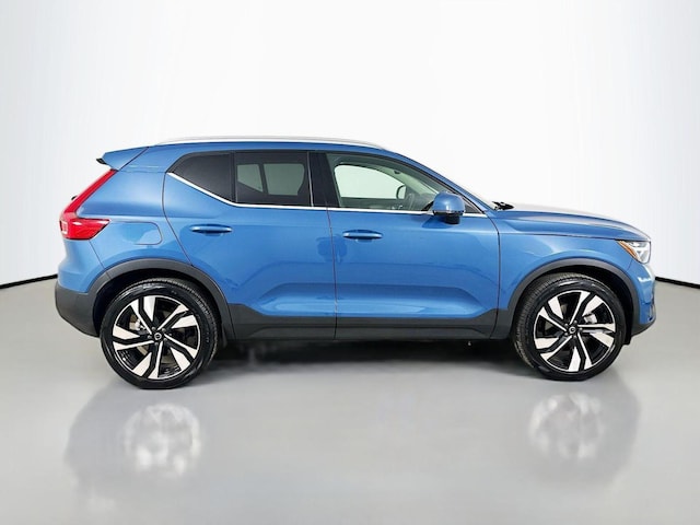 2025 Volvo XC40