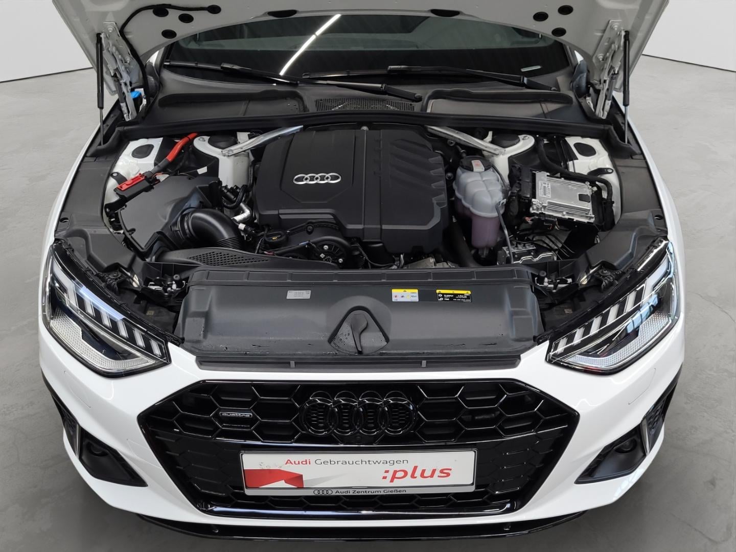 Bild über Audi A4 Avant S line 40 TFSI quattro S tronic - für weitere Informationen kontaktieren Sie den Audi Partner