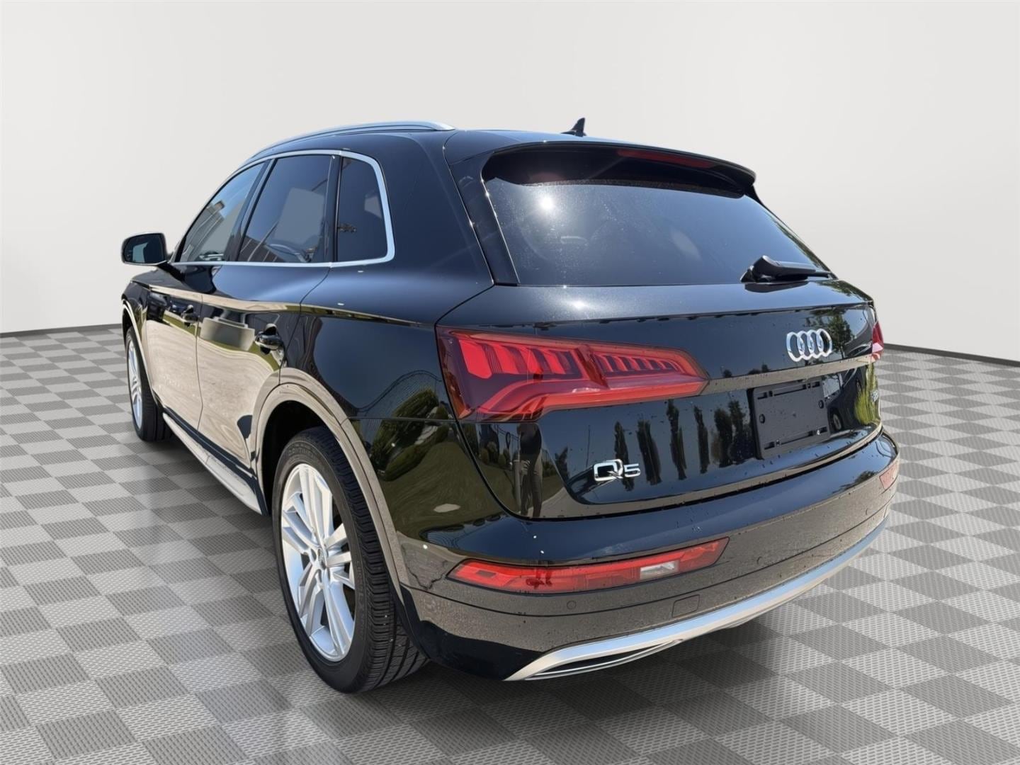 Used 2018 Audi Q5 Premium Plus with VIN WA1BNAFY1J2015779 for sale in Kansas City