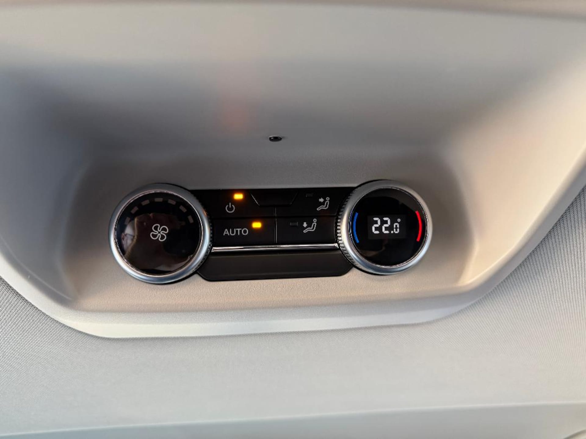 Volkswagen Caravelle Style