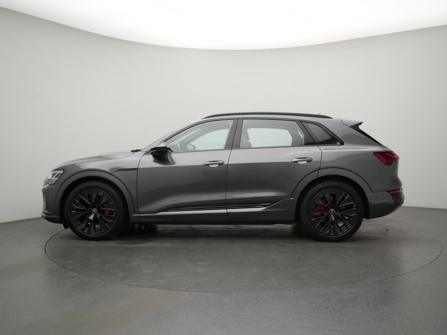 Bild über Audi Q8 e-tron S line 50 e-tron quattro - für weitere Informationen kontaktieren Sie den Audi Partner