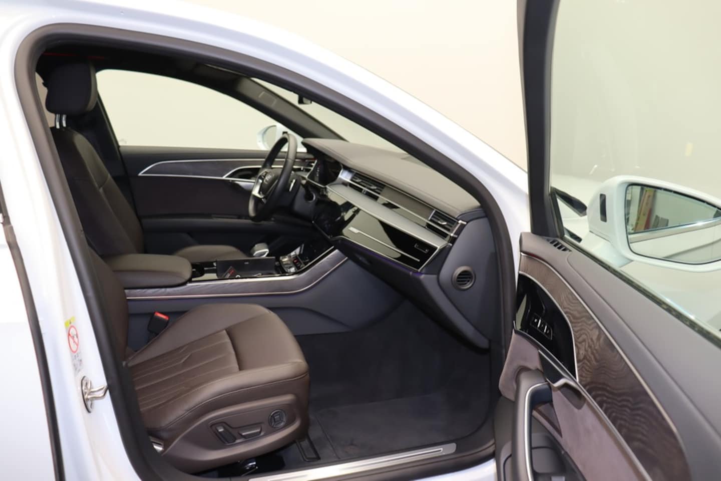 Bild über Audi A8 50 TDI quattro tiptronic - für weitere Informationen kontaktieren Sie den Audi Partner