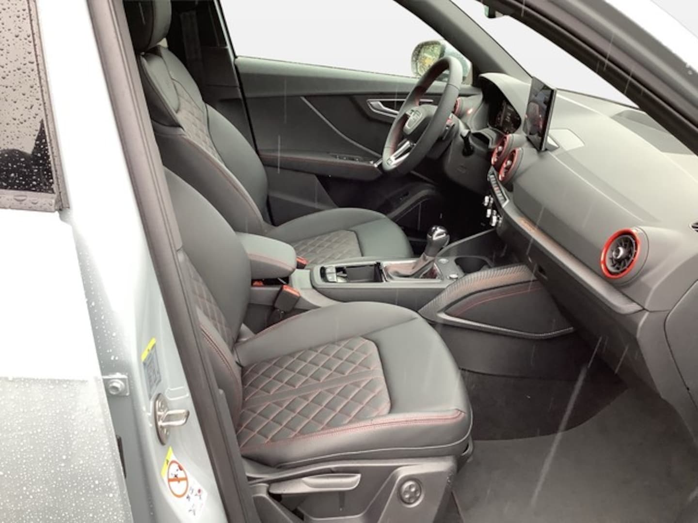 Bild über Audi Q2 S line 40 TFSI quattro S tronic - für weitere Informationen kontaktieren Sie den Audi Partner