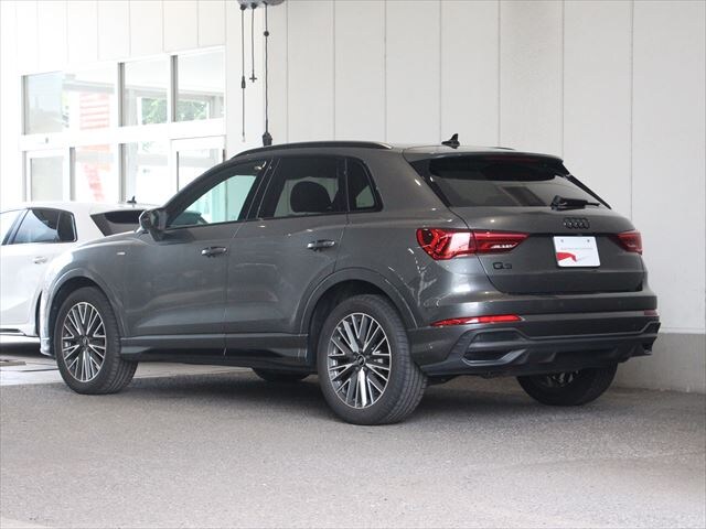 Audi Q3 35 TFSI S line 110(150) kW(PS) S tronic for more details contact your dealer