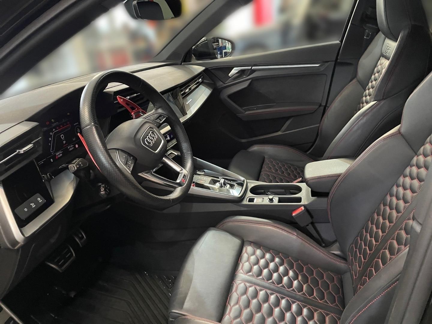 Bild über Audi RS 3 Sportback TFSI quattro S tronic - für weitere Informationen kontaktieren Sie den Audi Partner