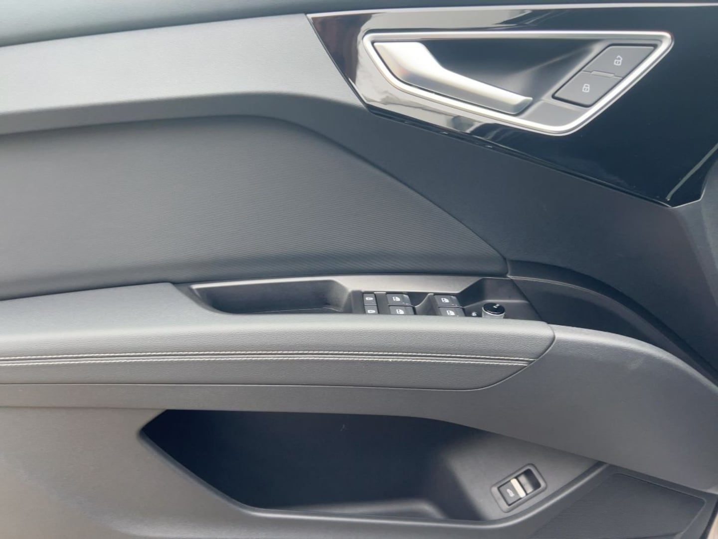 Bild über Audi Q4 e-tron 45 e-tron - für weitere Informationen kontaktieren Sie den Audi Partner