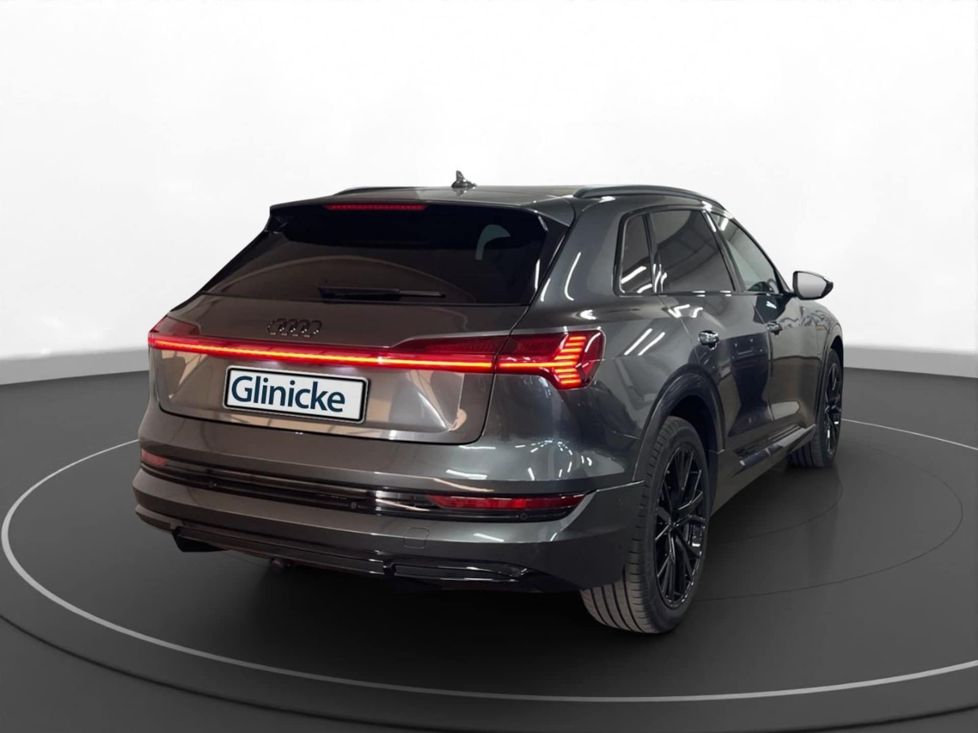Audi e-tron S line