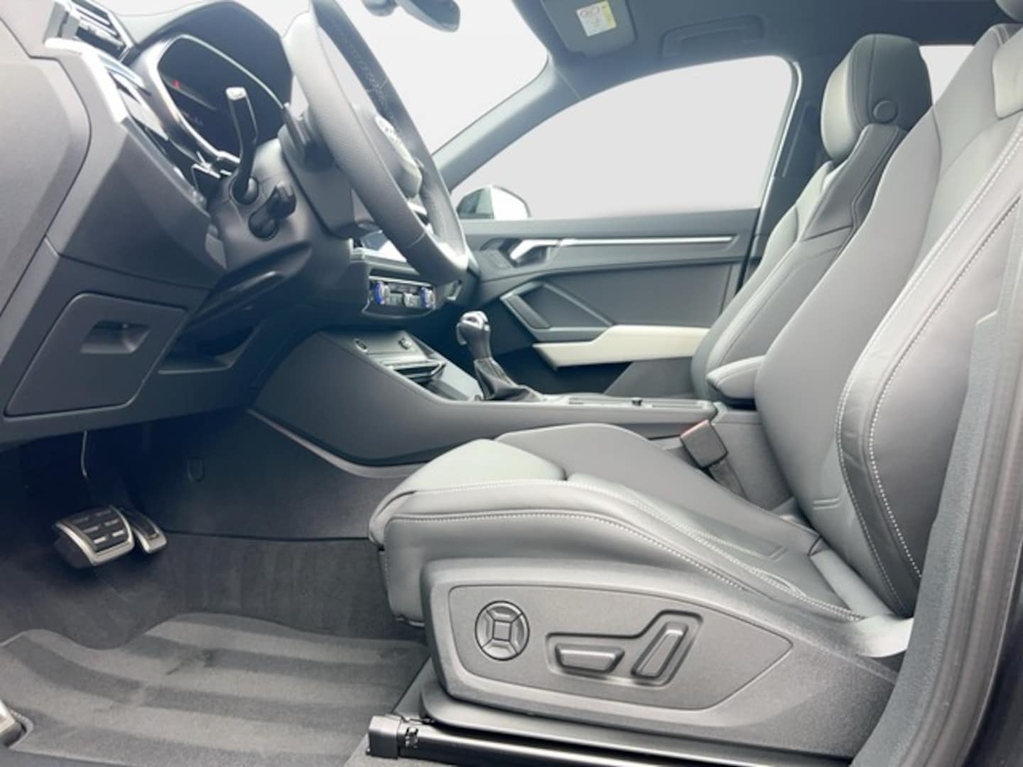 Bild über Audi Q3 Sportback TFSI quattro 180 kW S tronic - für weitere Informationen kontaktieren Sie den Audi Partner