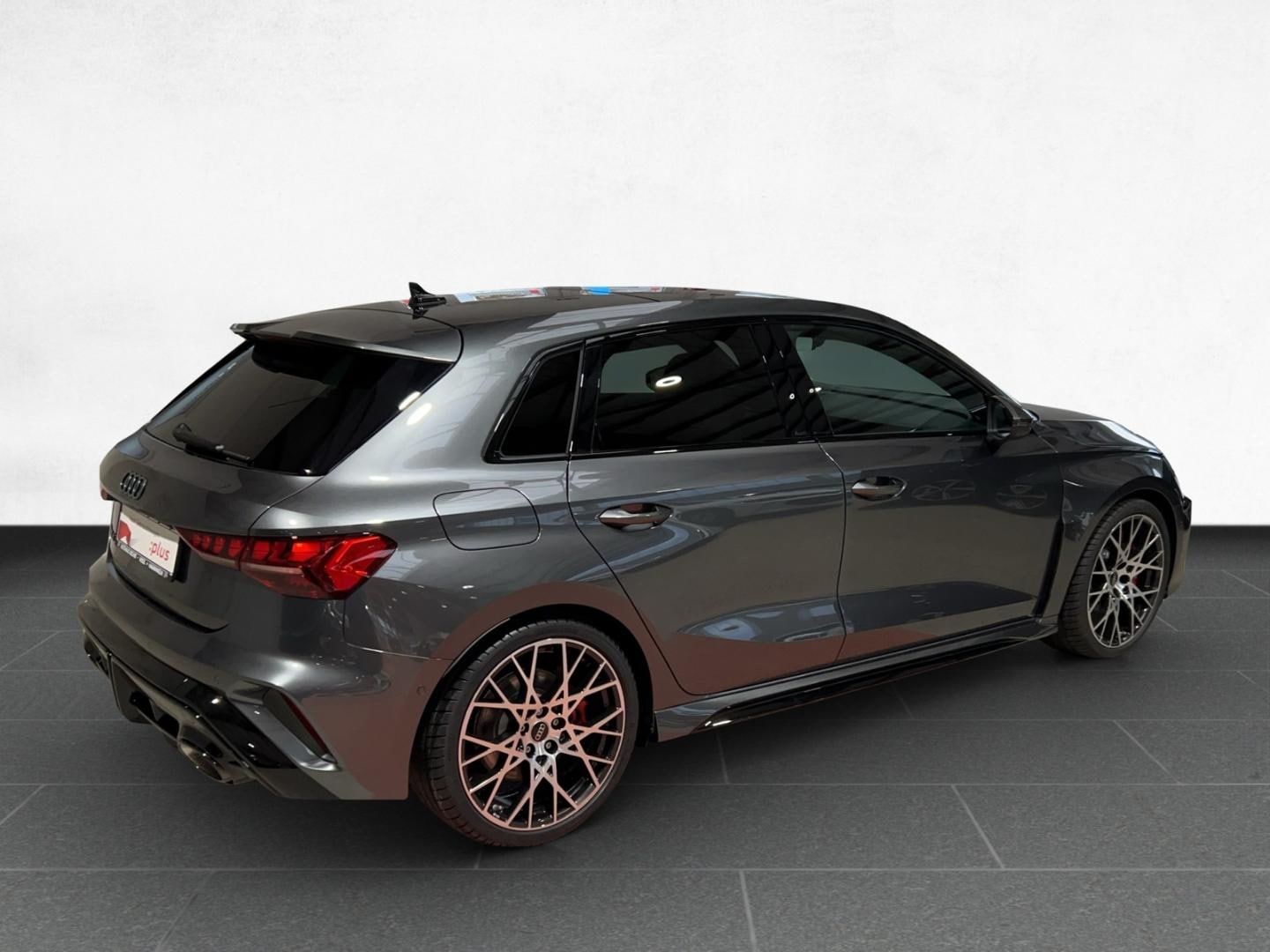 Bild über Audi RS 3 Sportback TFSI quattro S tronic - für weitere Informationen kontaktieren Sie den Audi Partner