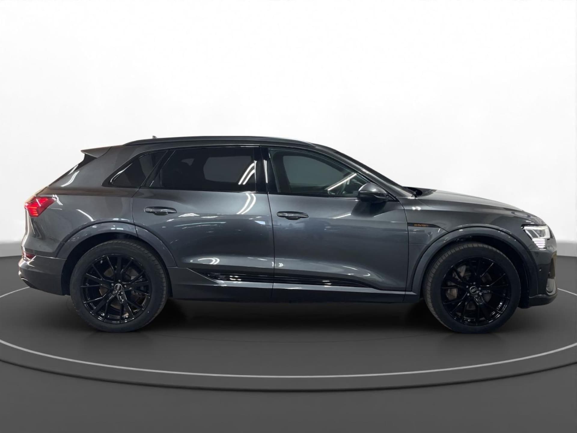 Audi e-tron S line