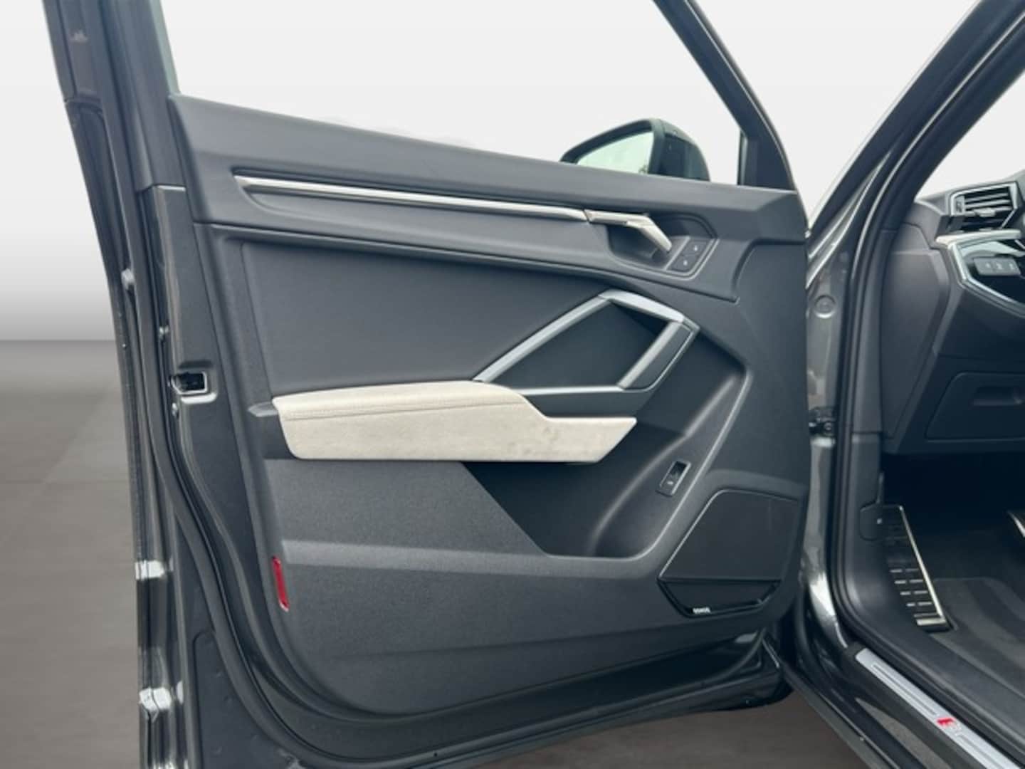 Bild über Audi Q3 Sportback TFSI quattro 180 kW S tronic - für weitere Informationen kontaktieren Sie den Audi Partner