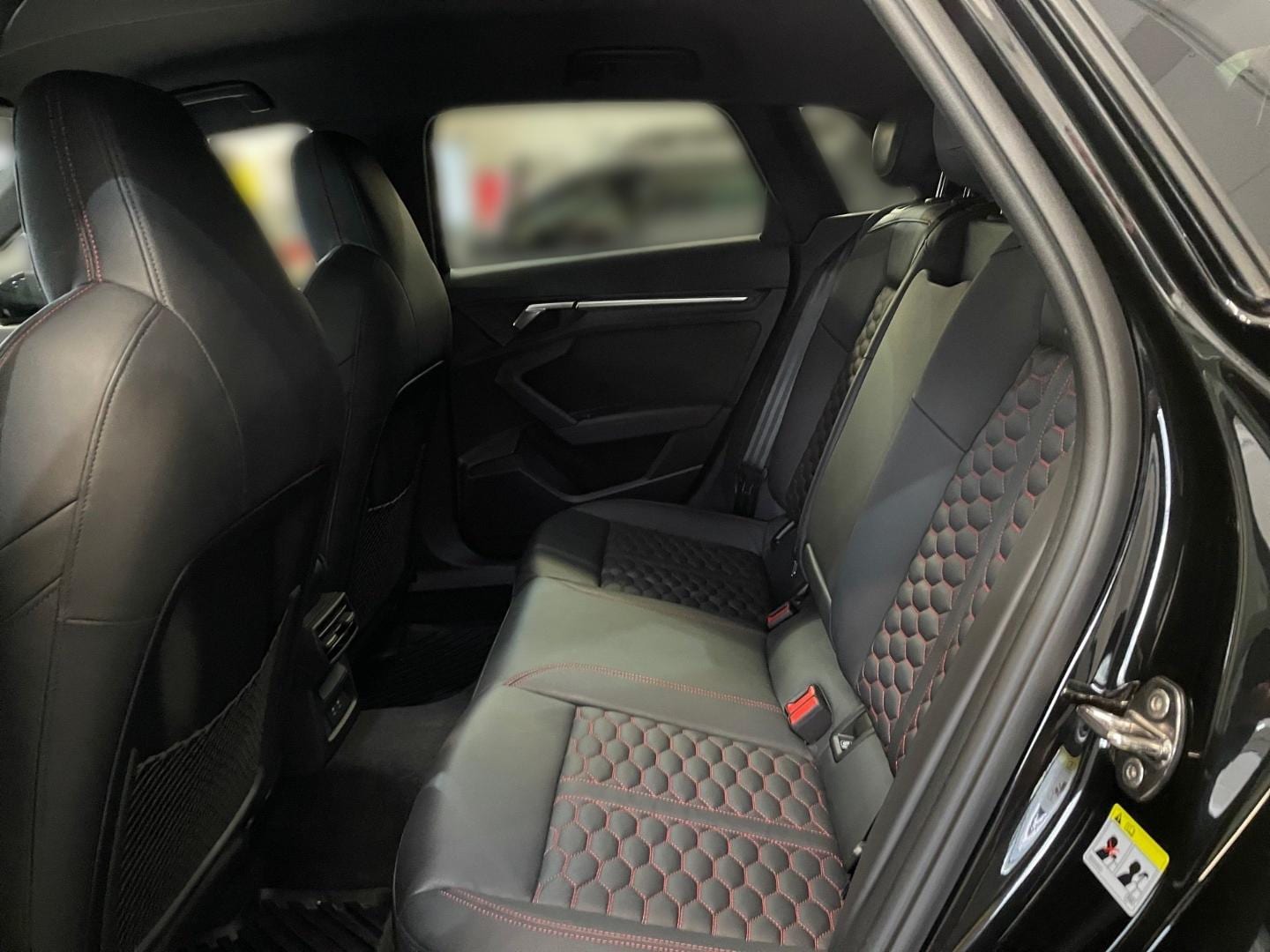Bild über Audi RS 3 Sportback TFSI quattro S tronic - für weitere Informationen kontaktieren Sie den Audi Partner