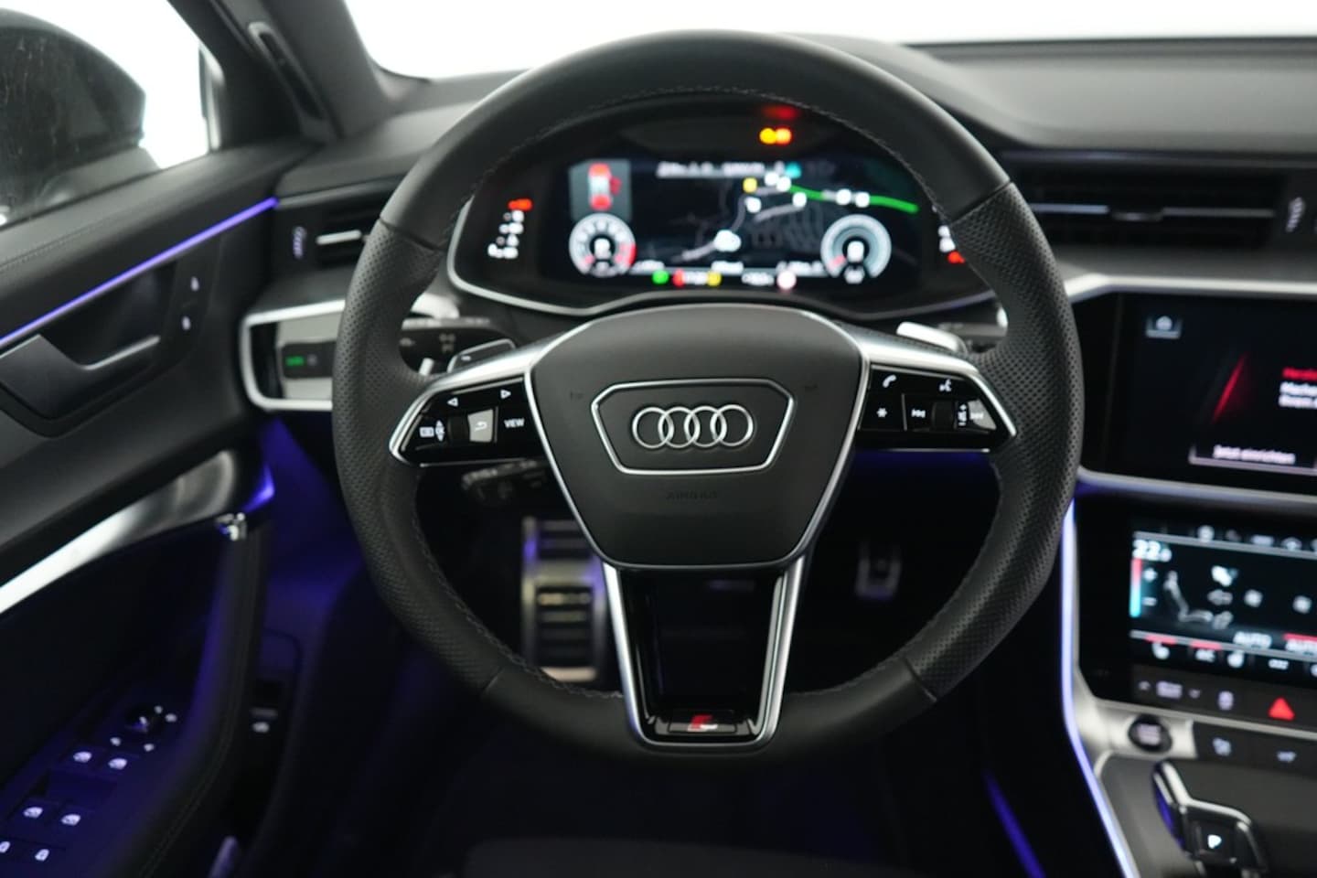 Bild über Audi A6 Avant advanced 45 TFSI quattro S tronic - für weitere Informationen kontaktieren Sie den Audi Partner