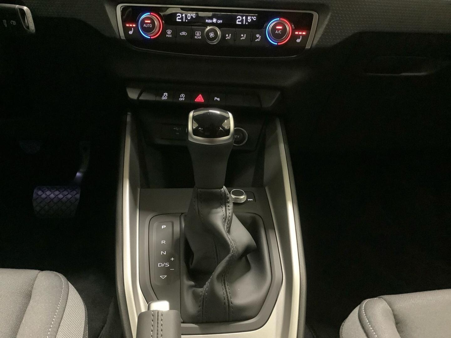 Bild über Audi A1 Sportback S line 30 TFSI S tronic - für weitere Informationen kontaktieren Sie den Audi Partner