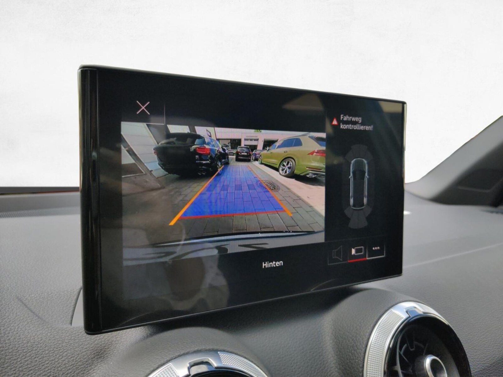Audi SQ2 – Bild 11