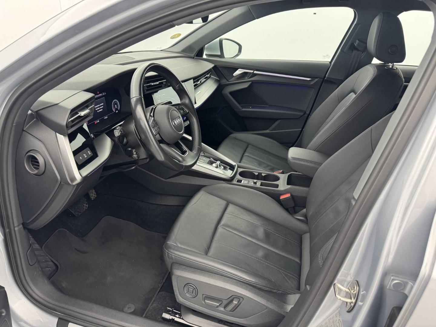 Image about Audi A3 Sportback Design Luxe 35 TDI 110 kW (150 ch) S tronic