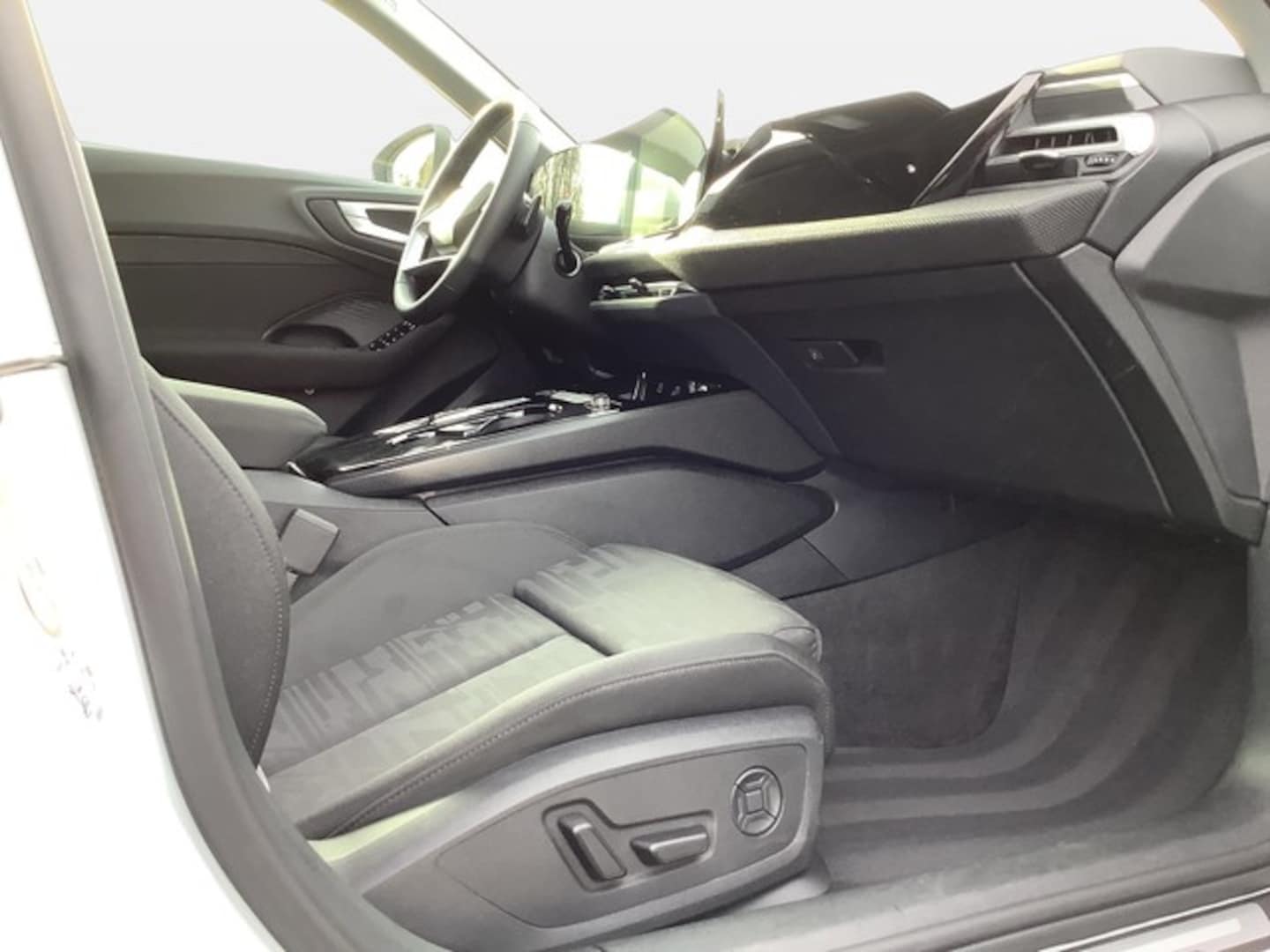 Bild über Audi A5 Avant TDI 150 kW S tronic - für weitere Informationen kontaktieren Sie den Audi Partner