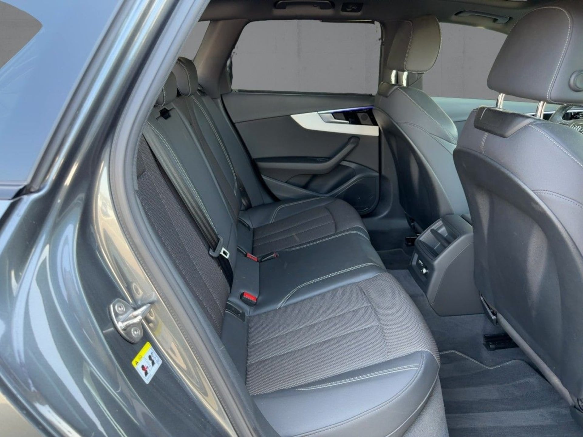 Audi A4 Avant S line
