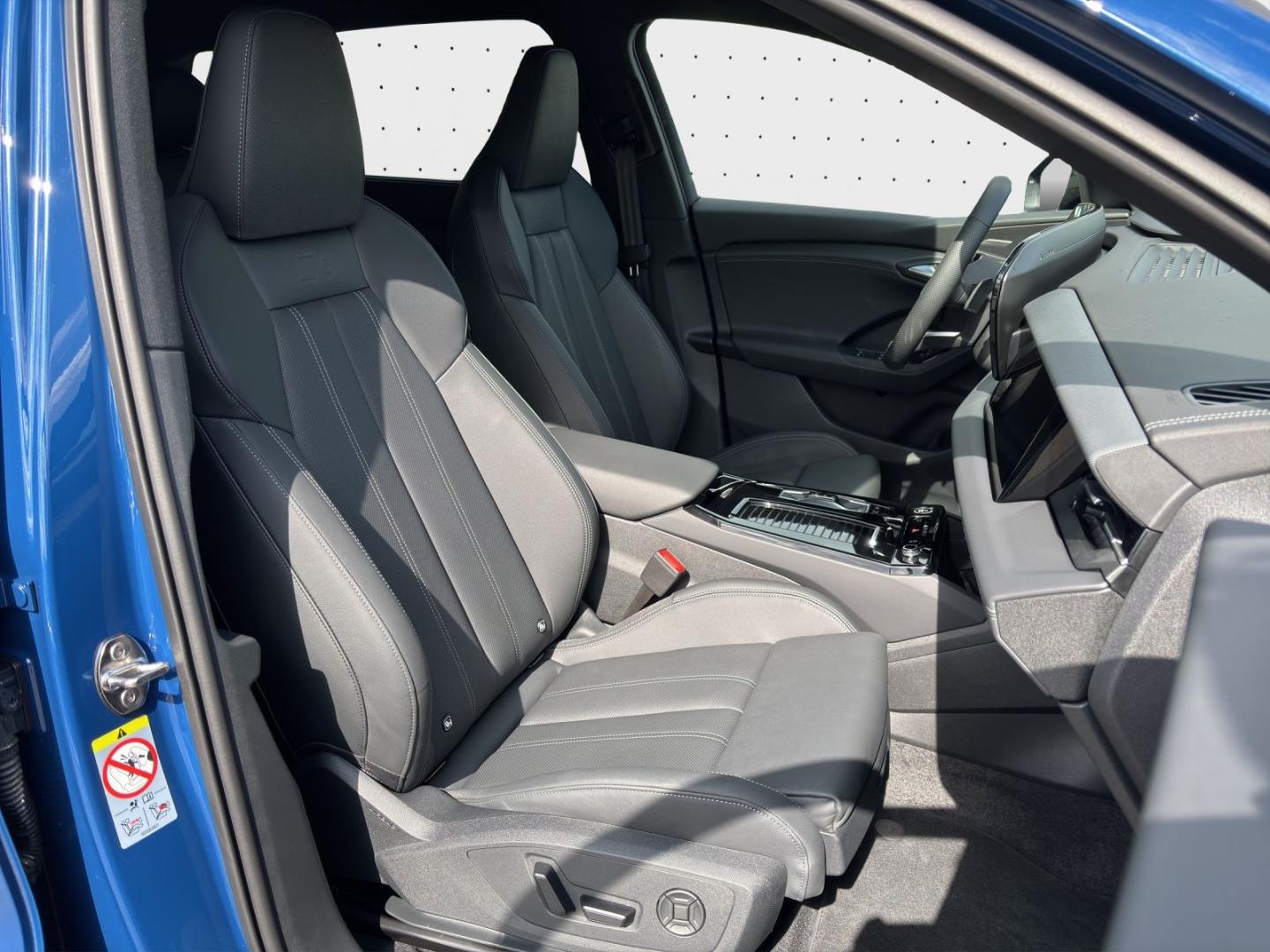 Image about Audi Q6 SUV e-tron e-tron quattro