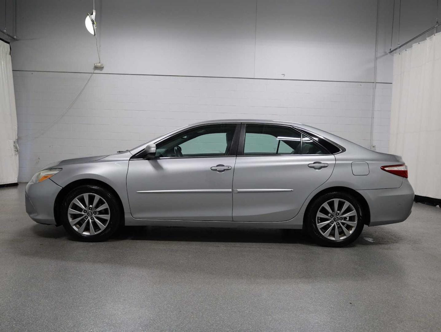 Used 2017 Toyota Camry XLE with VIN 4T1BF1FKXHU687235 for sale in Novi, MI