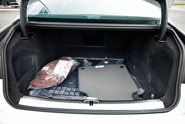 2025 Audi S8 Base - Photo 33