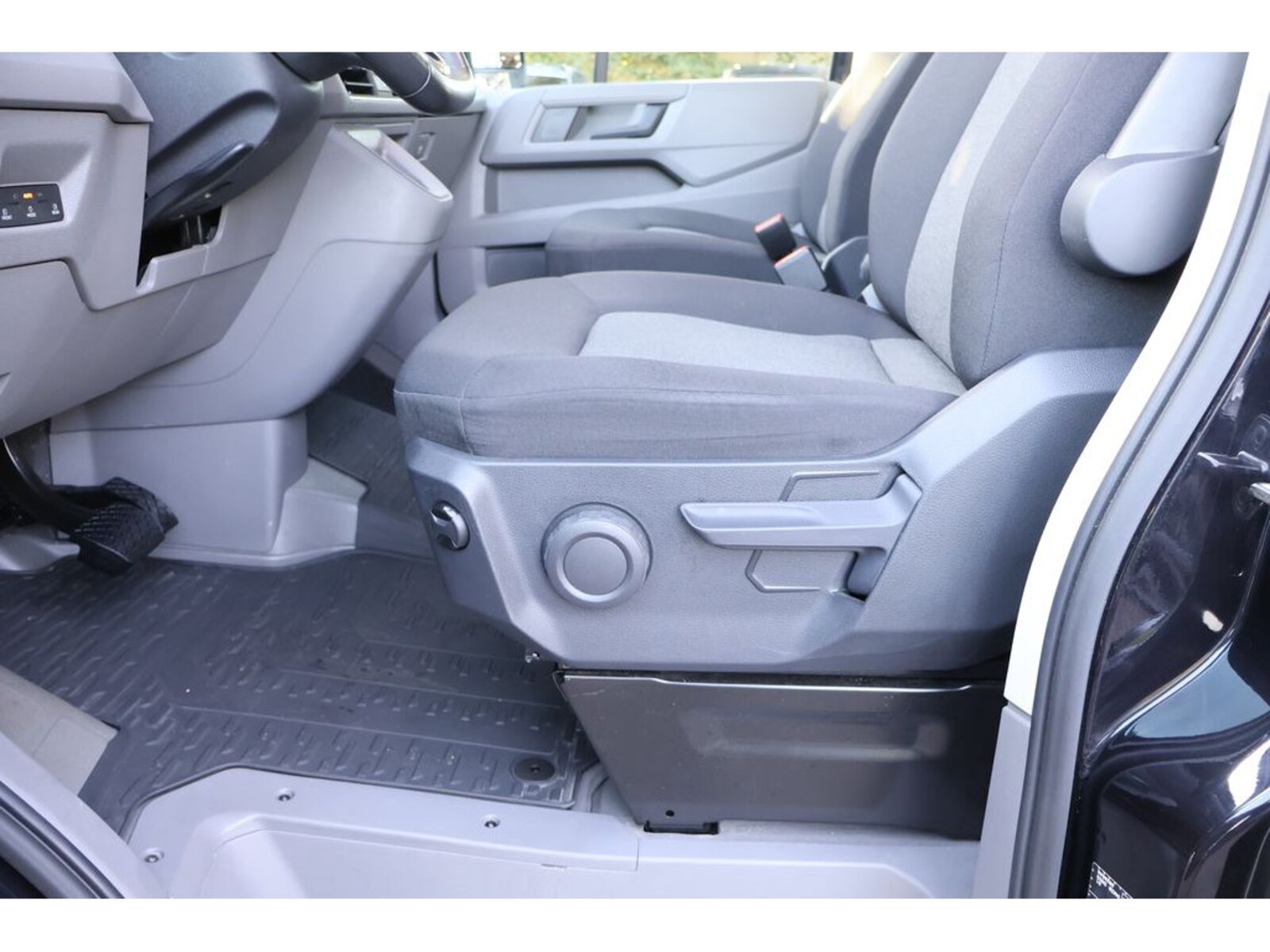 Volkswagen Crafter Kasten mittlerer Radstand – Bild 14