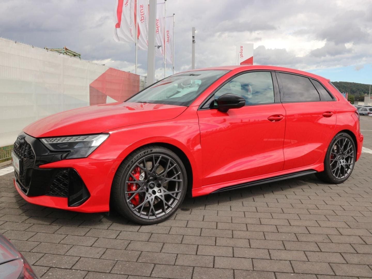 Bild über Audi RS 3 Sportback TFSI quattro 294 kW S tronic - für weitere Informationen kontaktieren Sie den Audi Partner