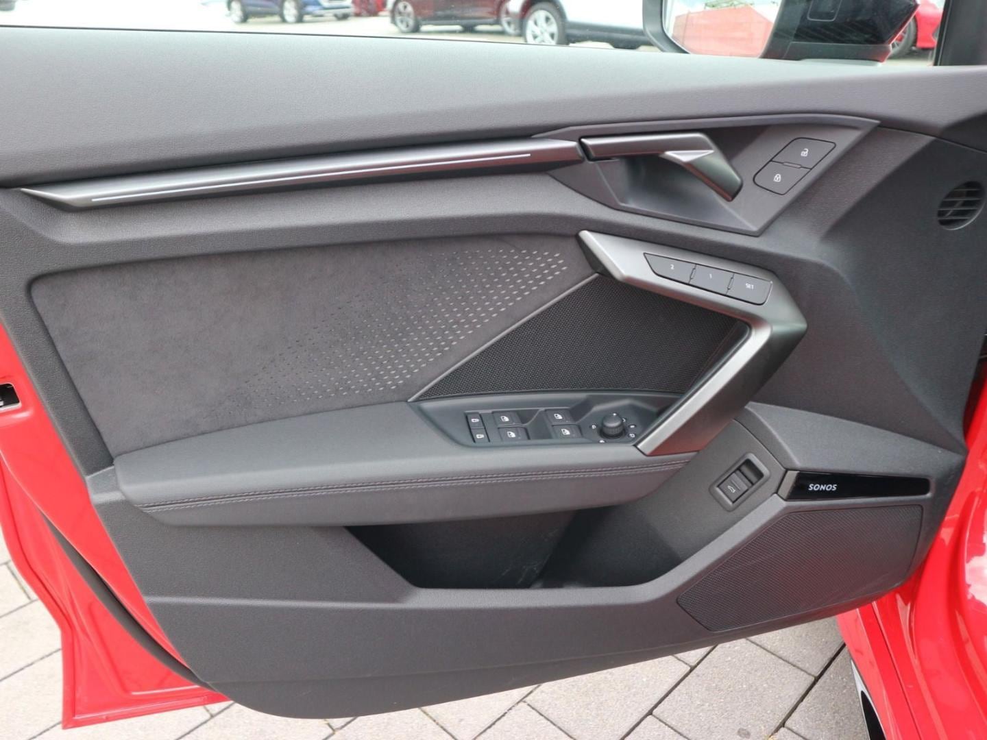 Bild über Audi RS 3 Sportback TFSI quattro 294 kW S tronic - für weitere Informationen kontaktieren Sie den Audi Partner