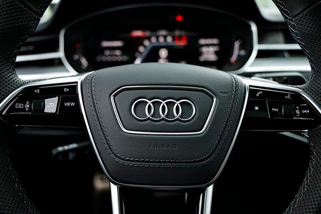 2025 Audi S8 Base - Photo 36