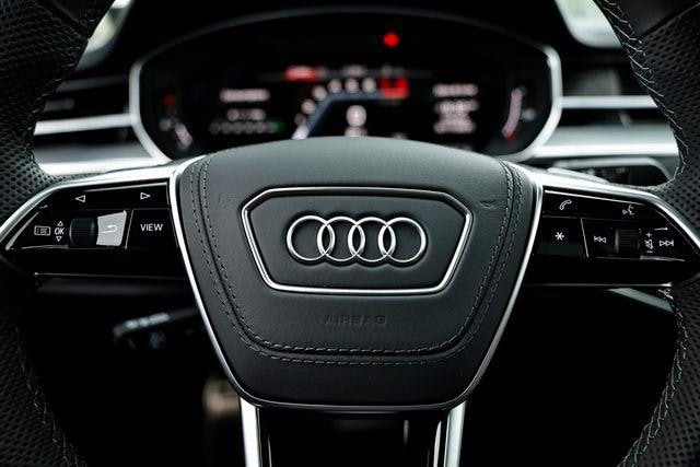2025 Audi S8 Base - Photo 36