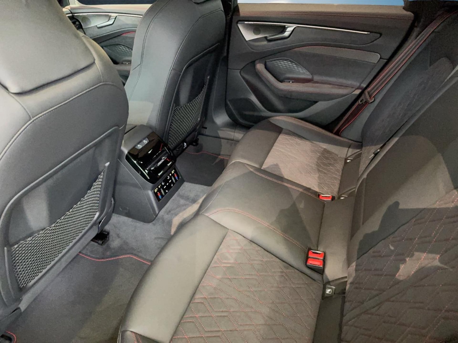 Audi A6 Avant edition one