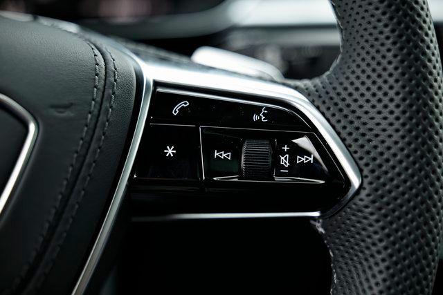 2025 Audi S8 Base - Photo 38