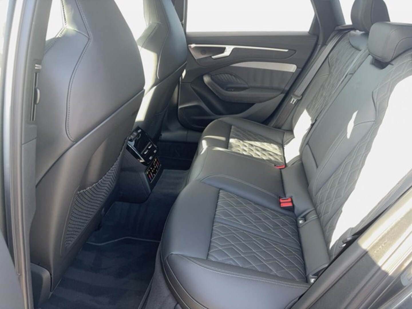 Bild über Audi A6 Avant edition one TDI quattro 220 kW S tronic - für weitere Informationen kontaktieren Sie den Audi Partner