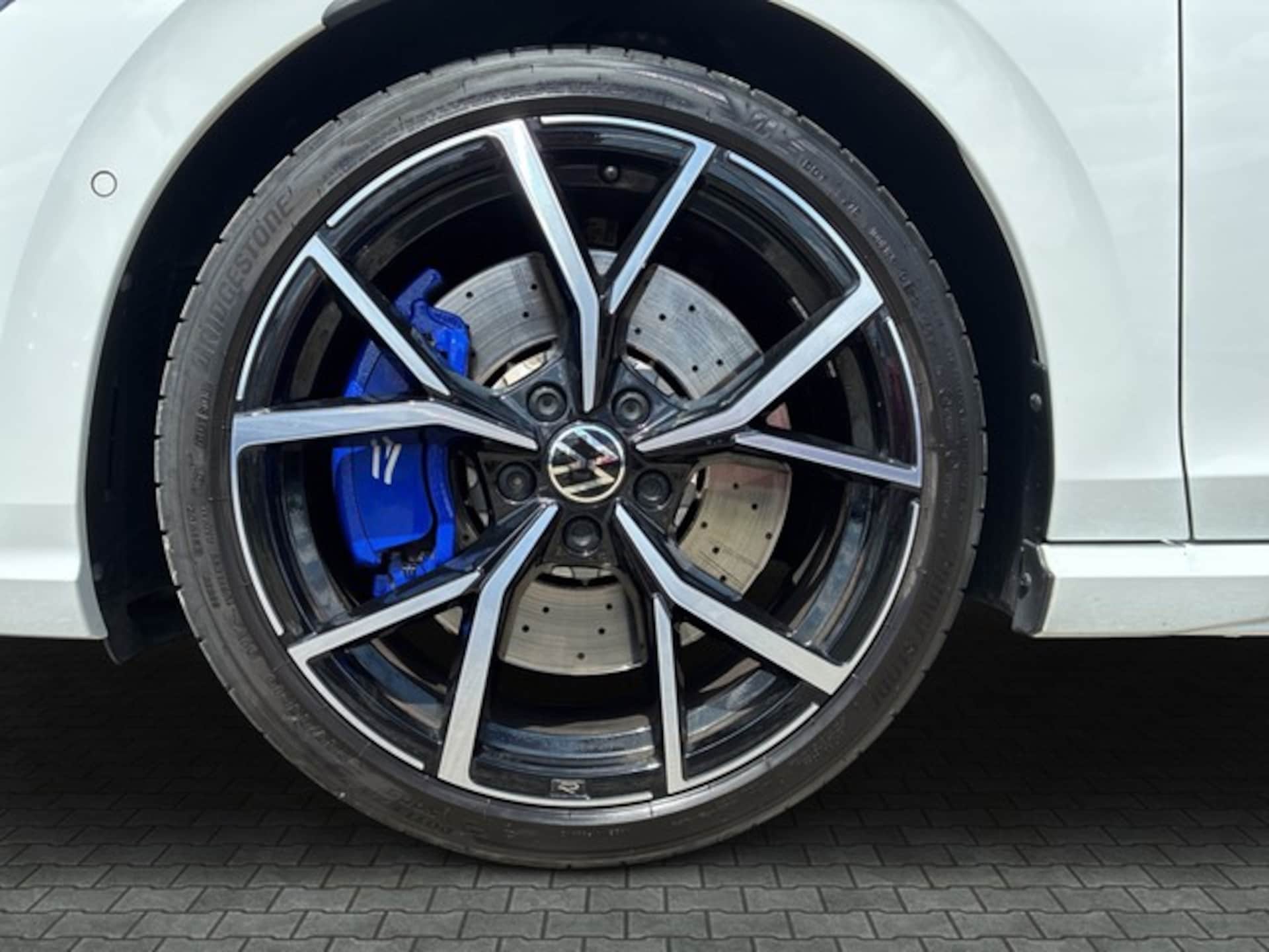 Volkswagen Golf Variant R