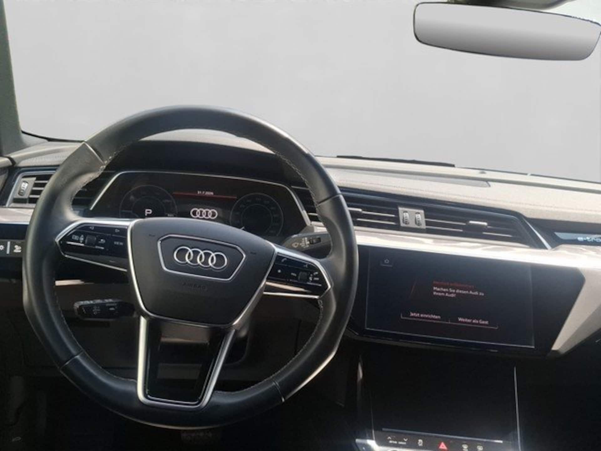 Audi Q8 Sportback e-tron S line