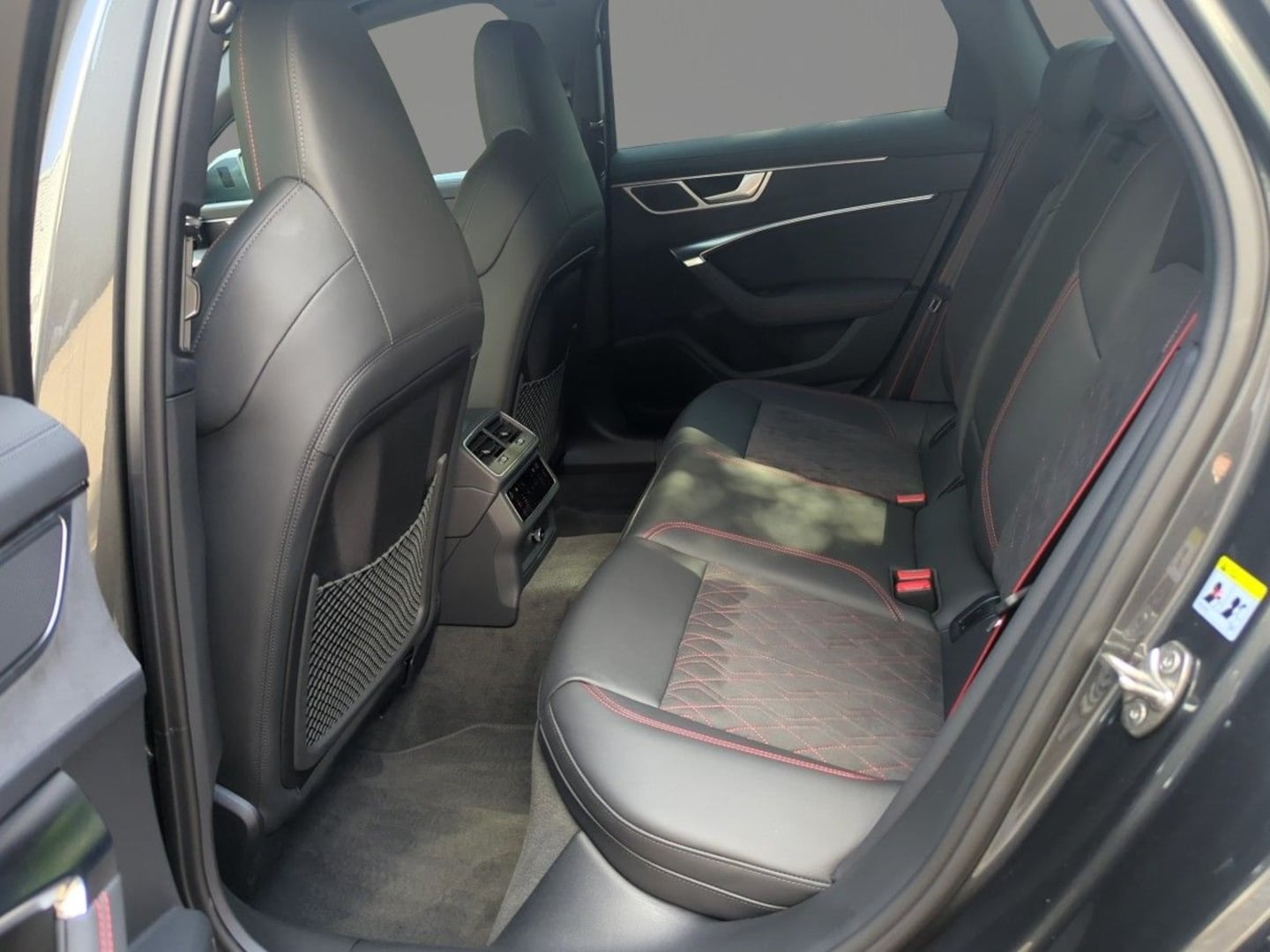 Bild über Audi S6 Limousine TDI quattro tiptronic - für weitere Informationen kontaktieren Sie den Audi Partner
