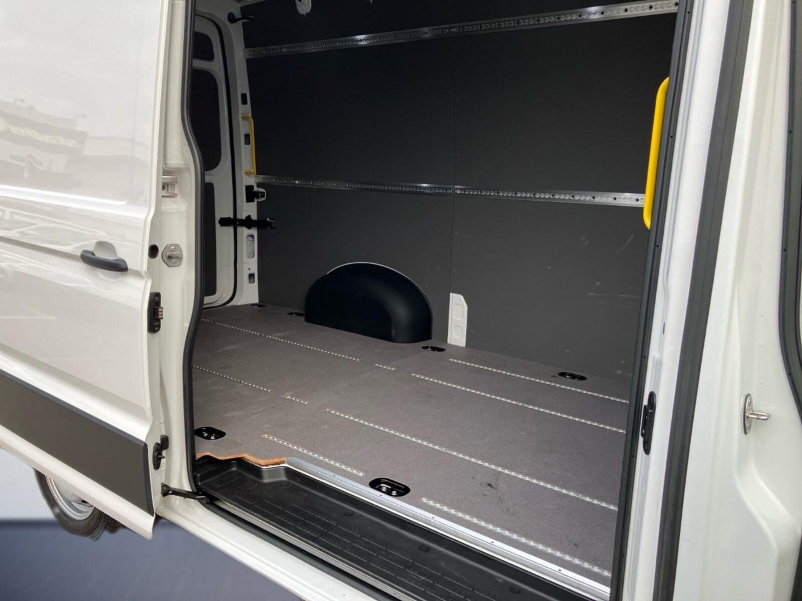 Volkswagen Crafter Kasten mittlerer Radstand – Bild 10