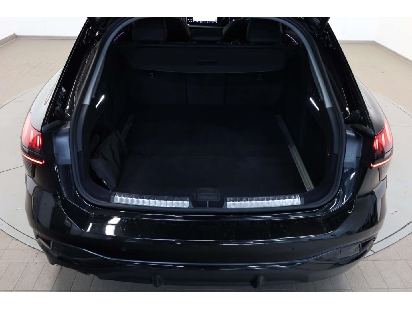 Bild über Audi A6 Avant TDI quattro 150 kW S tronic - für weitere Informationen kontaktieren Sie den Audi Partner