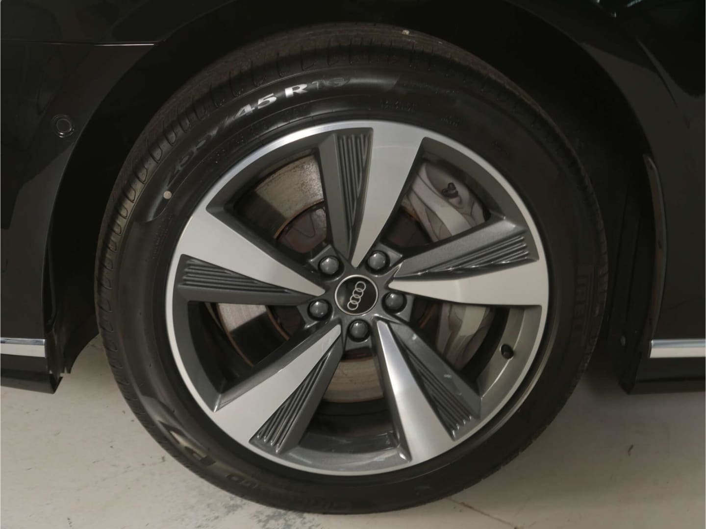 Bild über Audi A8 TFSI e 60 TFSI e quattro tiptronic - für weitere Informationen kontaktieren Sie den Audi Partner