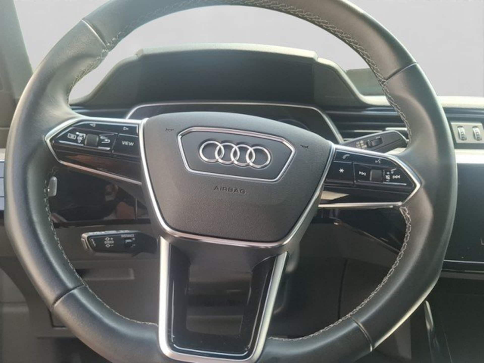 Audi Q8 Sportback e-tron S line