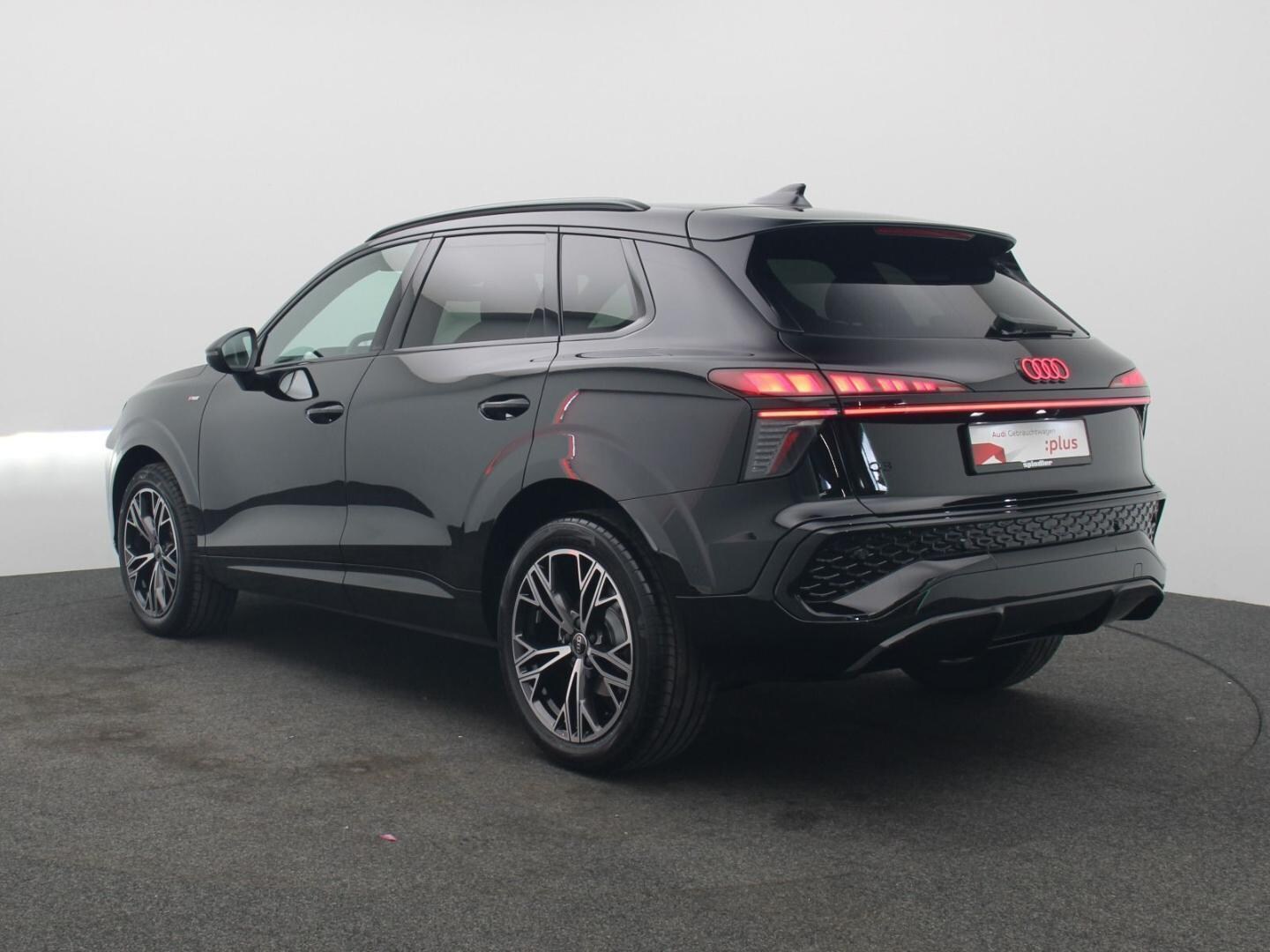 Bild über Audi Q3 SUV TFSI 110 kW S tronic - für weitere Informationen kontaktieren Sie den Audi Partner