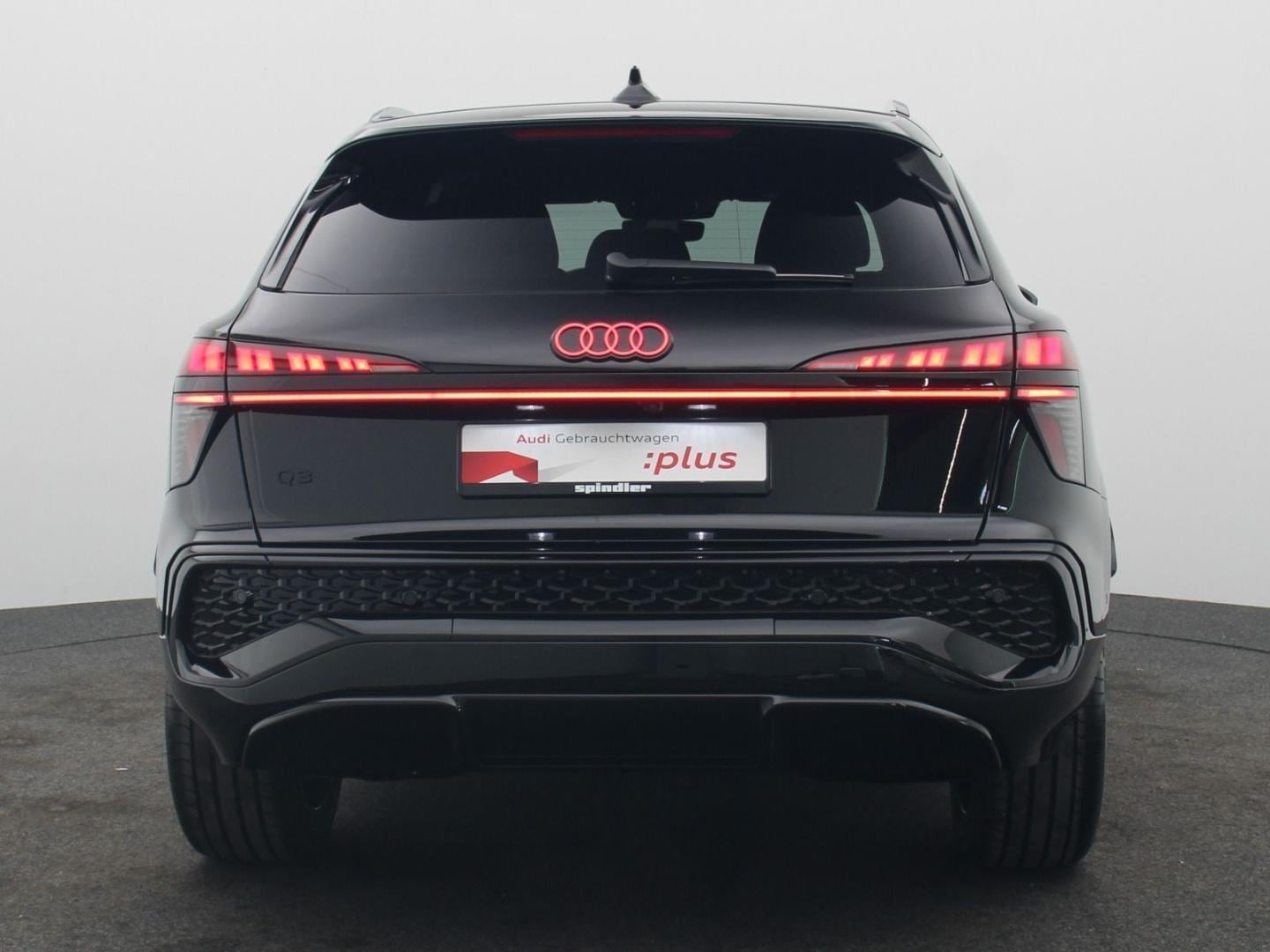 Bild über Audi Q3 SUV TFSI 110 kW S tronic - für weitere Informationen kontaktieren Sie den Audi Partner