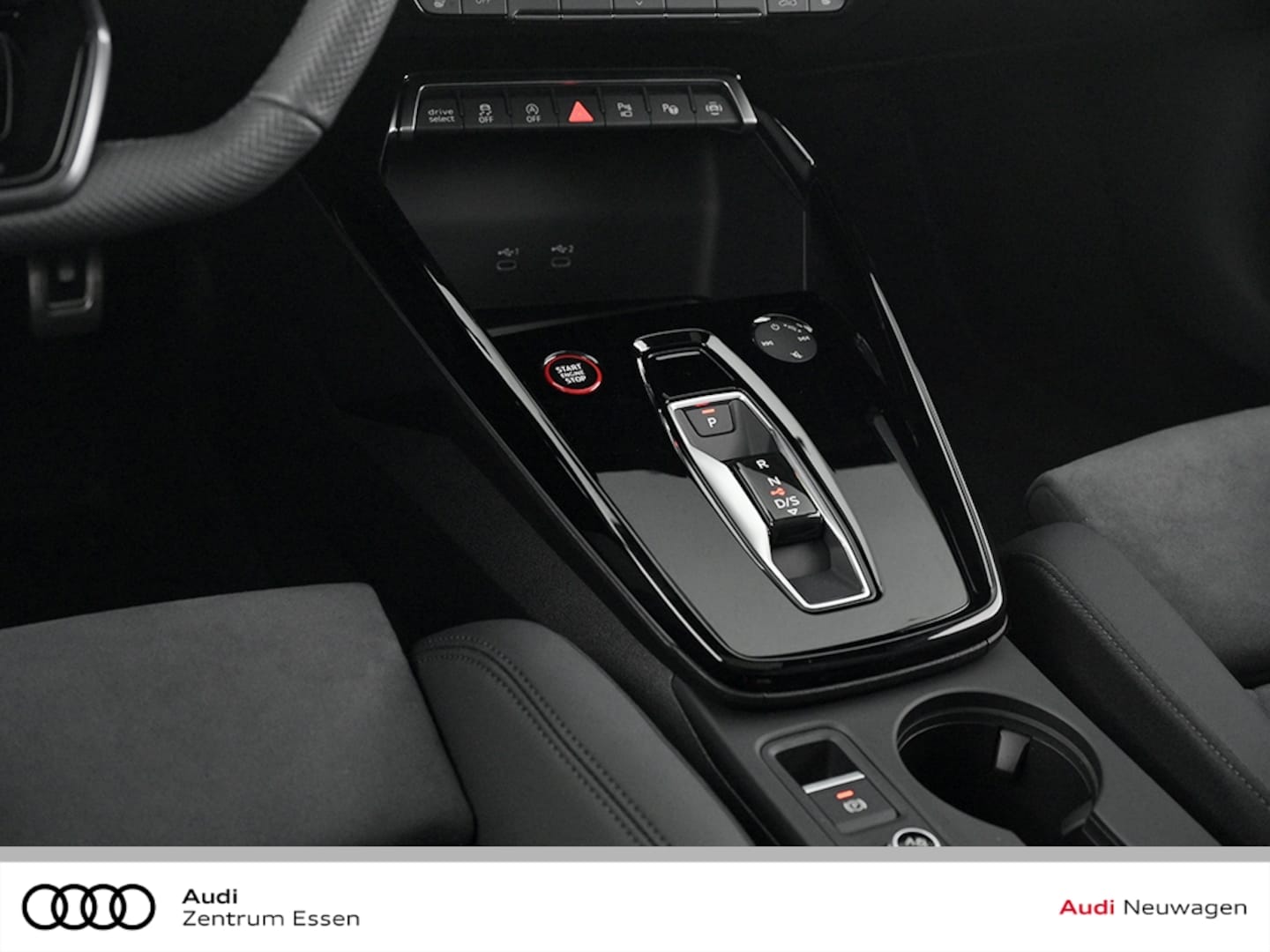 Bild über Audi RS 3 Limousine TFSI quattro 294 kW S tronic - für weitere Informationen kontaktieren Sie den Audi Partner