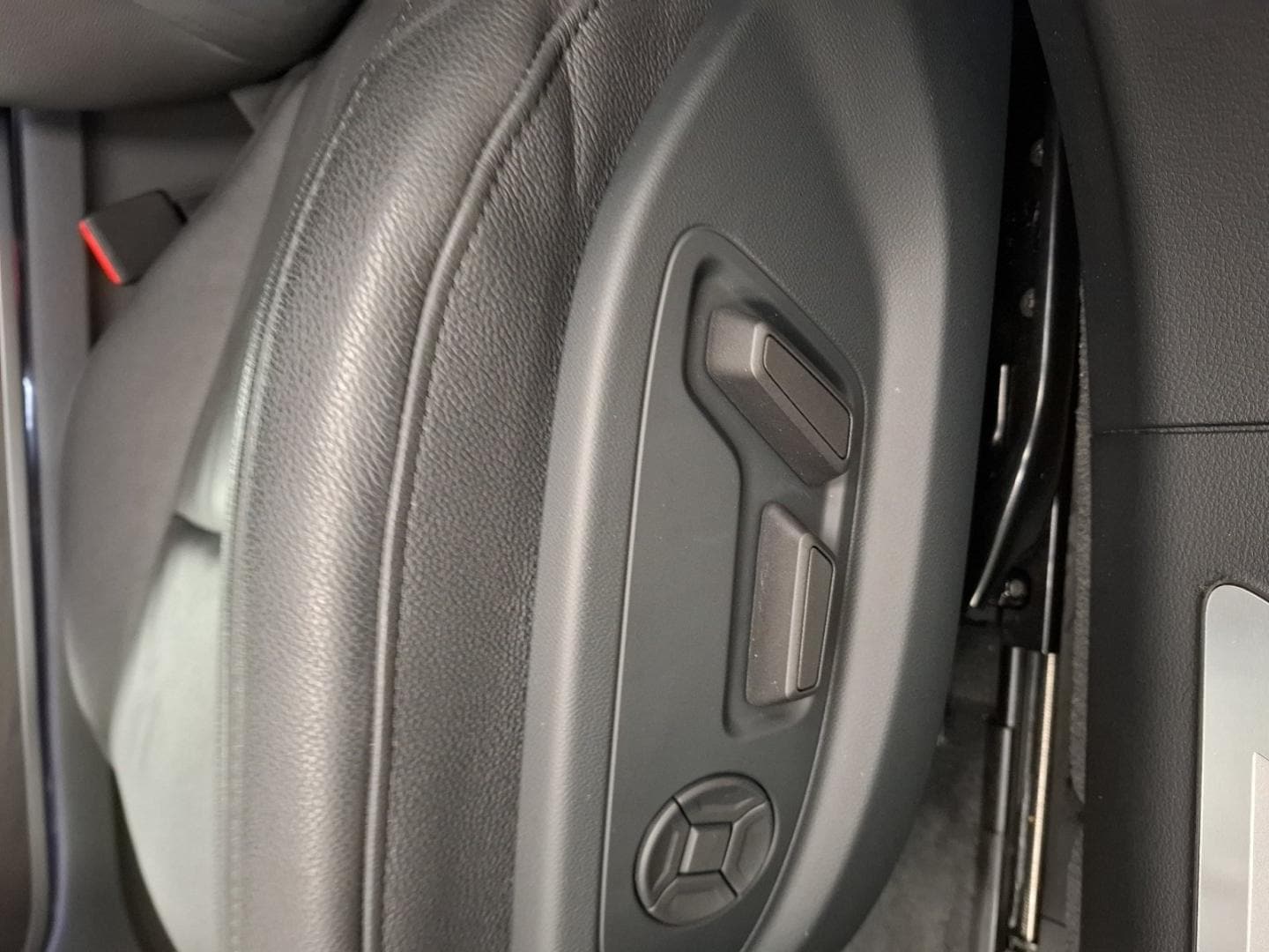 Bild über Audi A8 50 TDI quattro tiptronic - für weitere Informationen kontaktieren Sie den Audi Partner