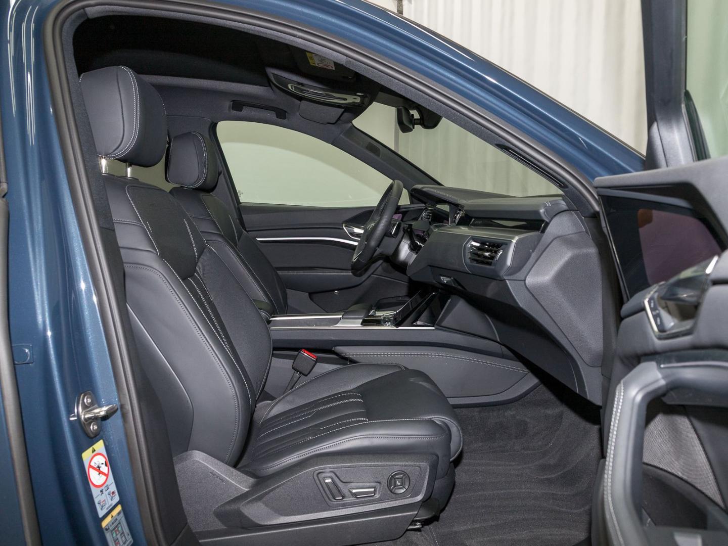 Image about Audi Q8 e-tron S line 55 e-tron quattro