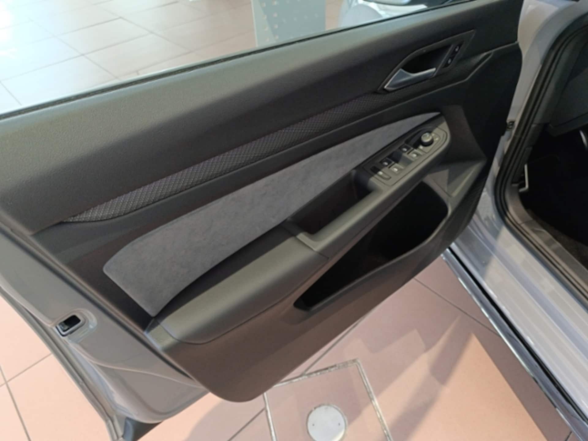 Volkswagen Golf Variant R-Line
