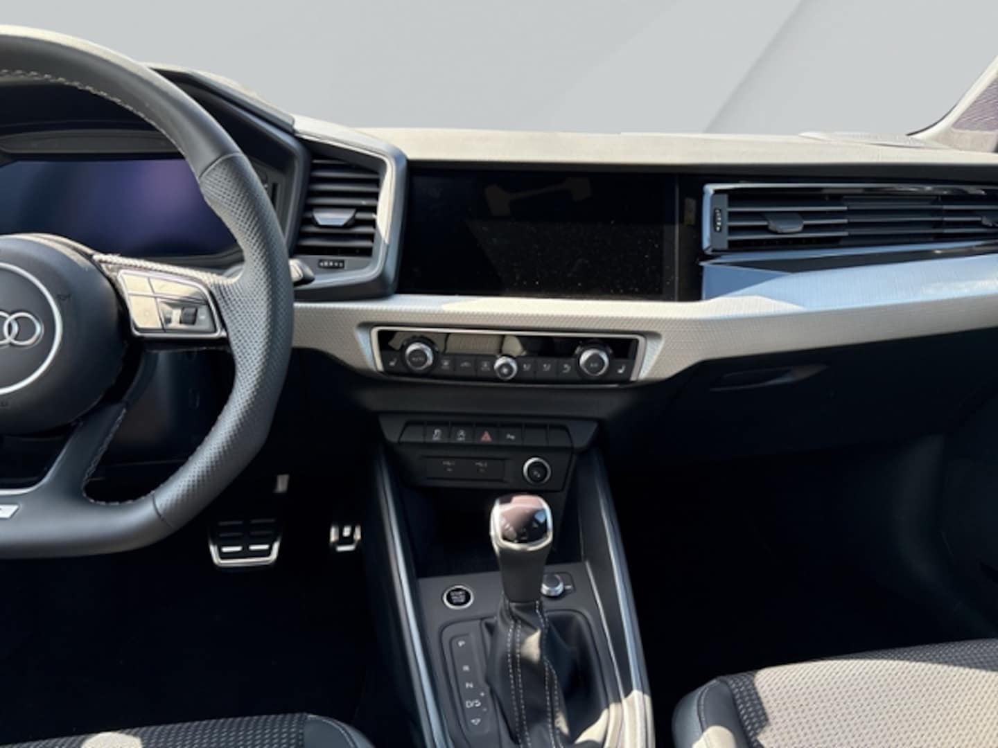 Bild über Audi A1 Sportback S line 35 TFSI S tronic - für weitere Informationen kontaktieren Sie den Audi Partner