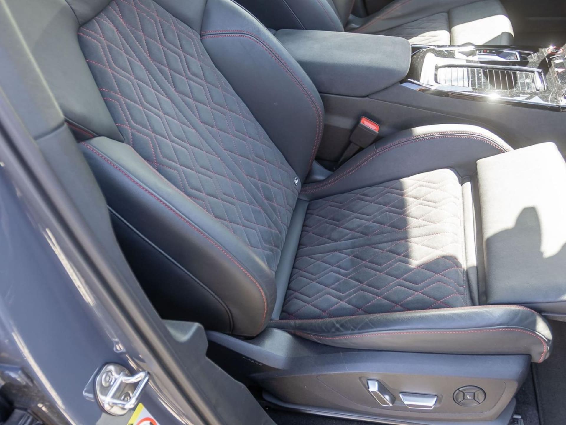 Audi SQ6 SUV e-tron