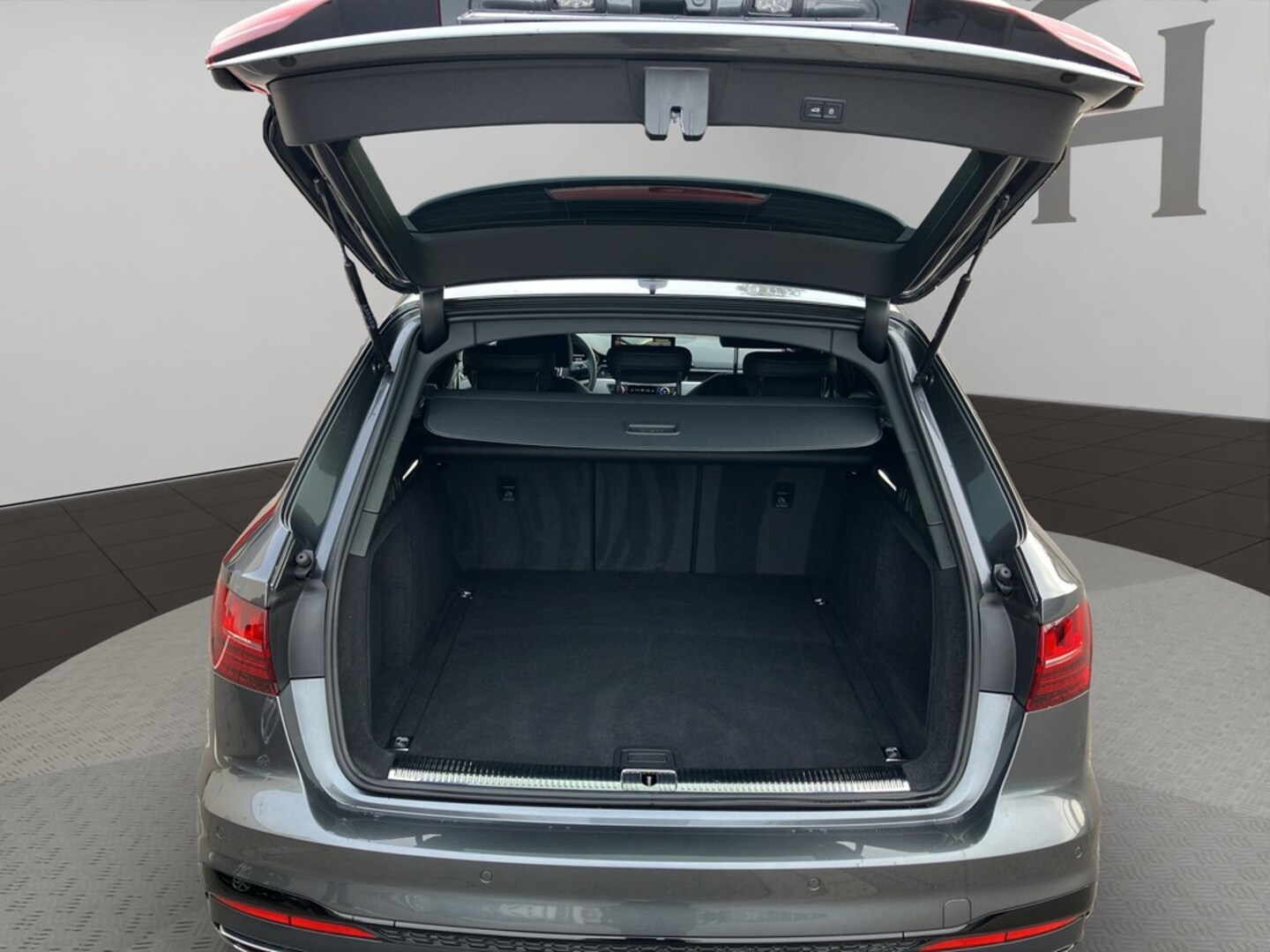 Bild über Audi A4 Avant S line 40 TDI quattro S tronic - für weitere Informationen kontaktieren Sie den Audi Partner